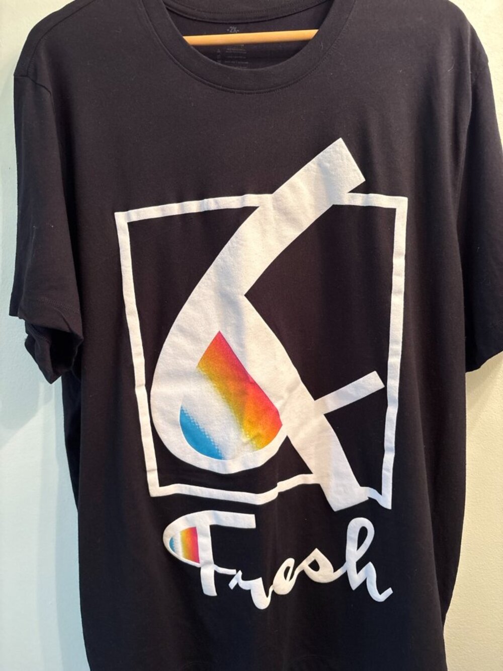 Fresh Black Rainbow Logo Graphic Tee 2XL Streetwear Pride Casual